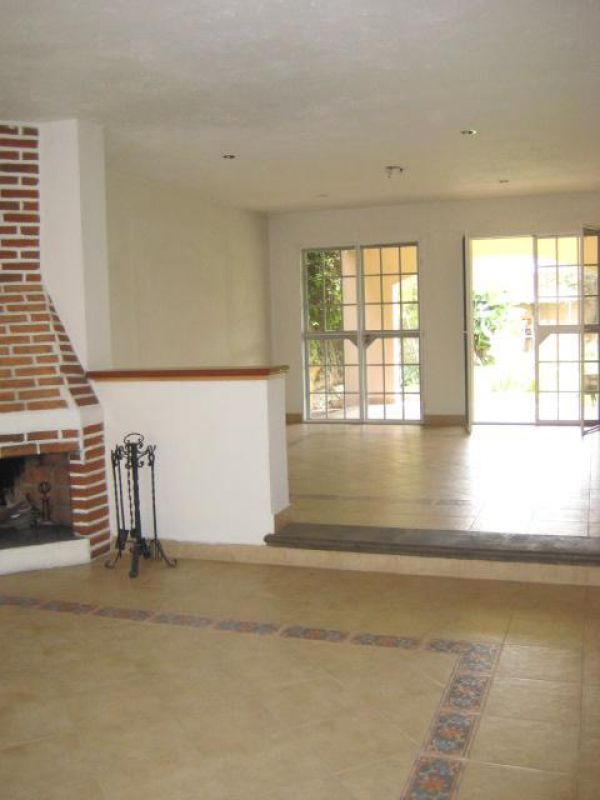 {"esp":"Sala con Chimenea muy  comoda","ing":""}