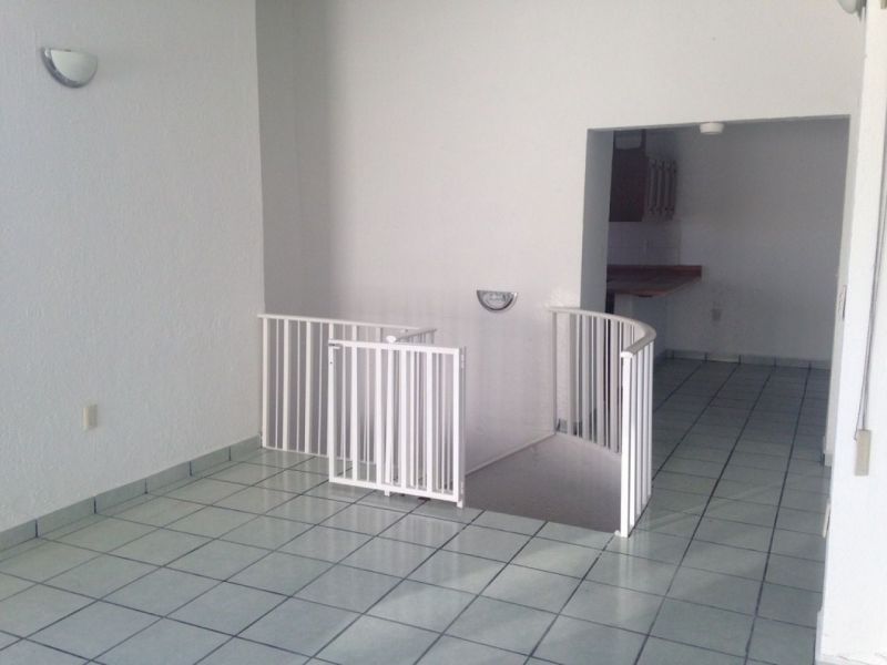 {"esp":"Acceso a Planta Alta.","ing":""}
