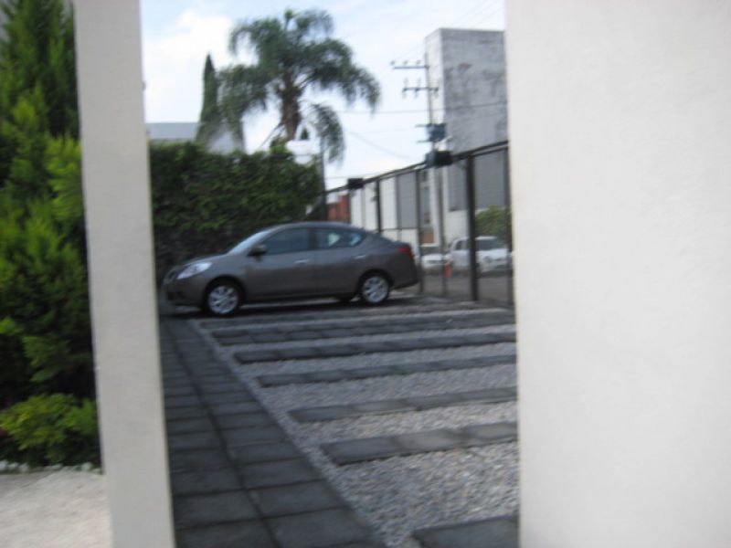 {"esp":"Estaqcionamiento","ing":""}