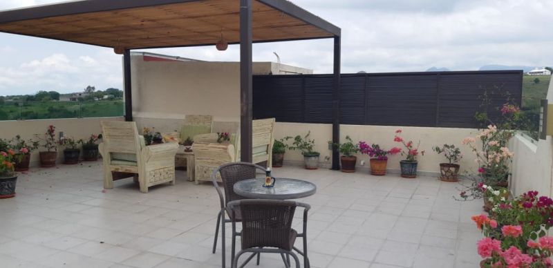{"esp":"Roof Garden","ing":""}