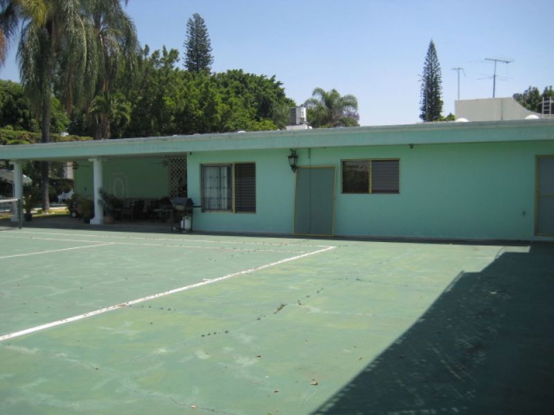 {"esp":"Cancha de Tenis","ing":""}