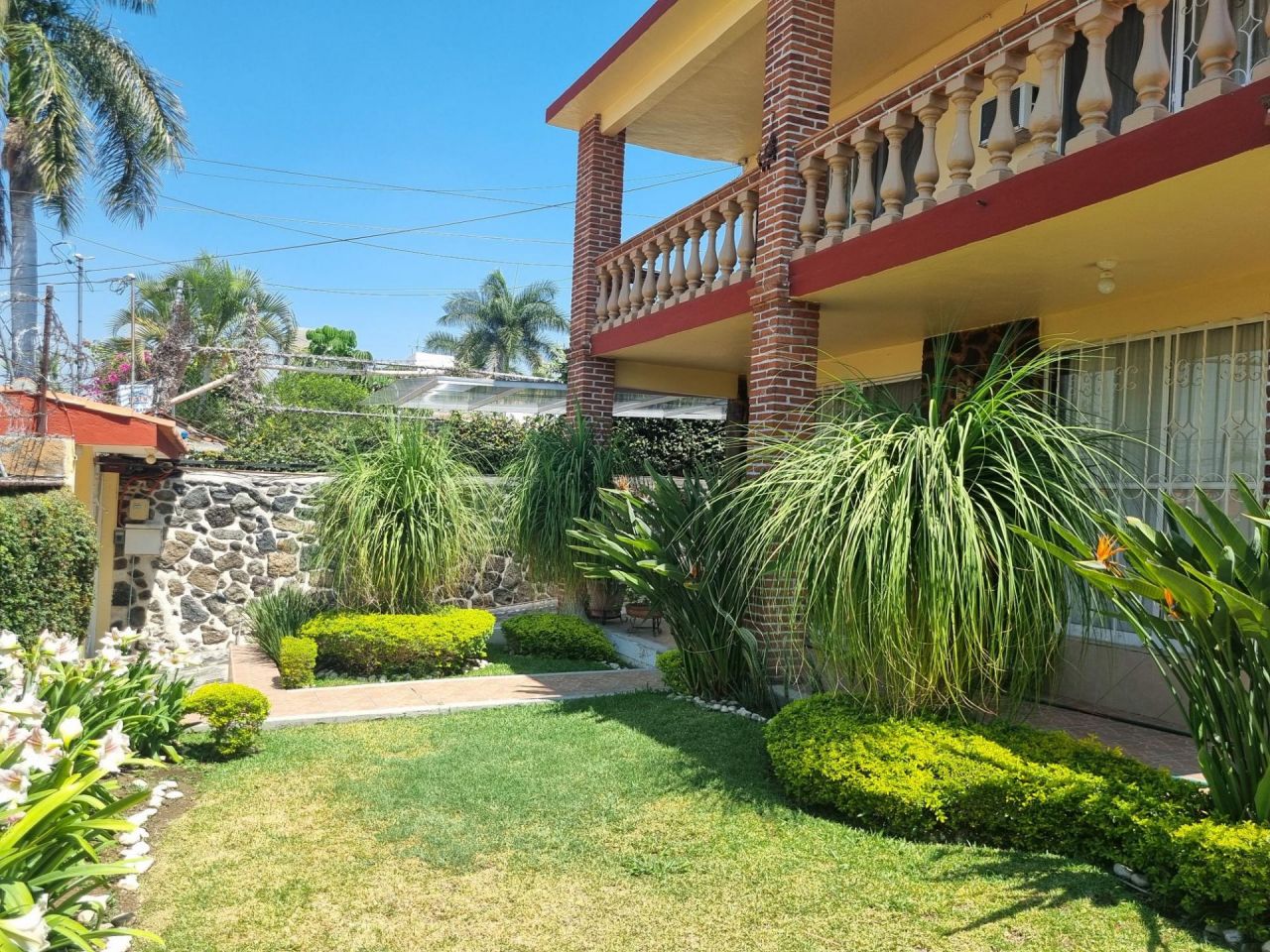 VENDO CASA EN LAS BRISAS, MOR.
