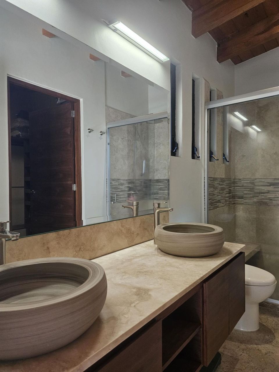 {"esp":"ba\u00f1o , doble lavabo","ing":""}