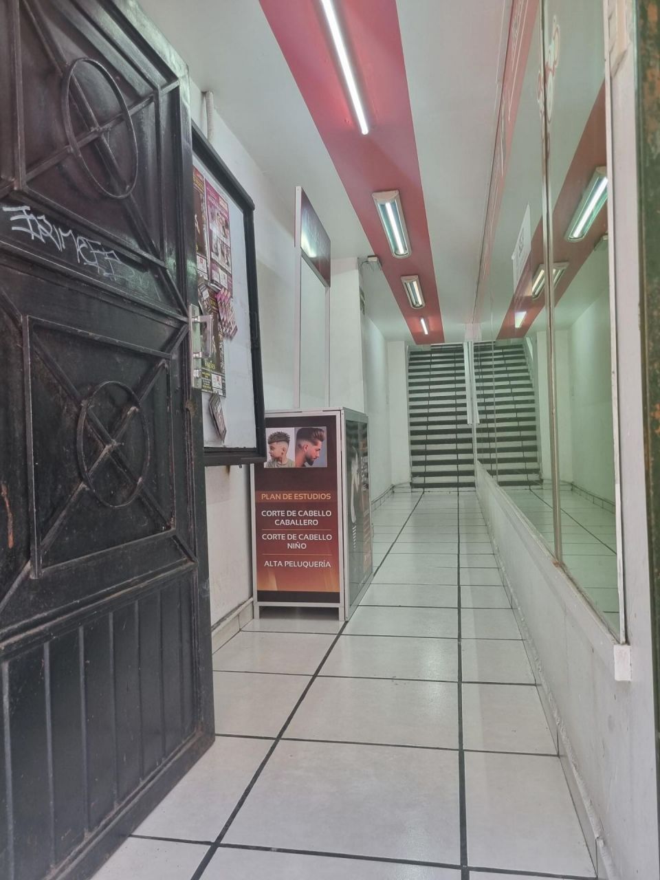 {"esp":"Acceso a 1er piso","ing":""}