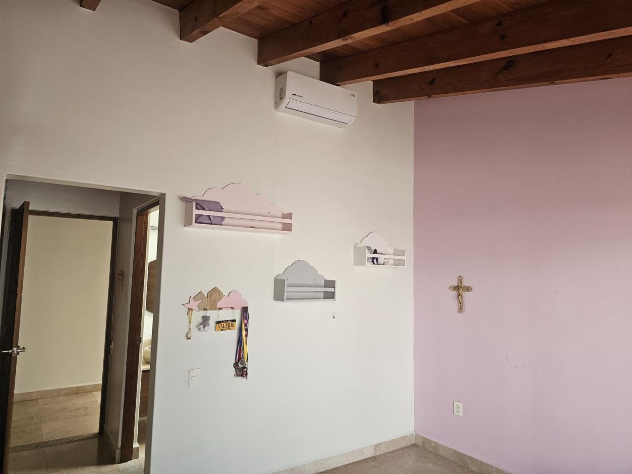 {"esp":"Recamara con ba\u00f1o  y closet","ing":""}