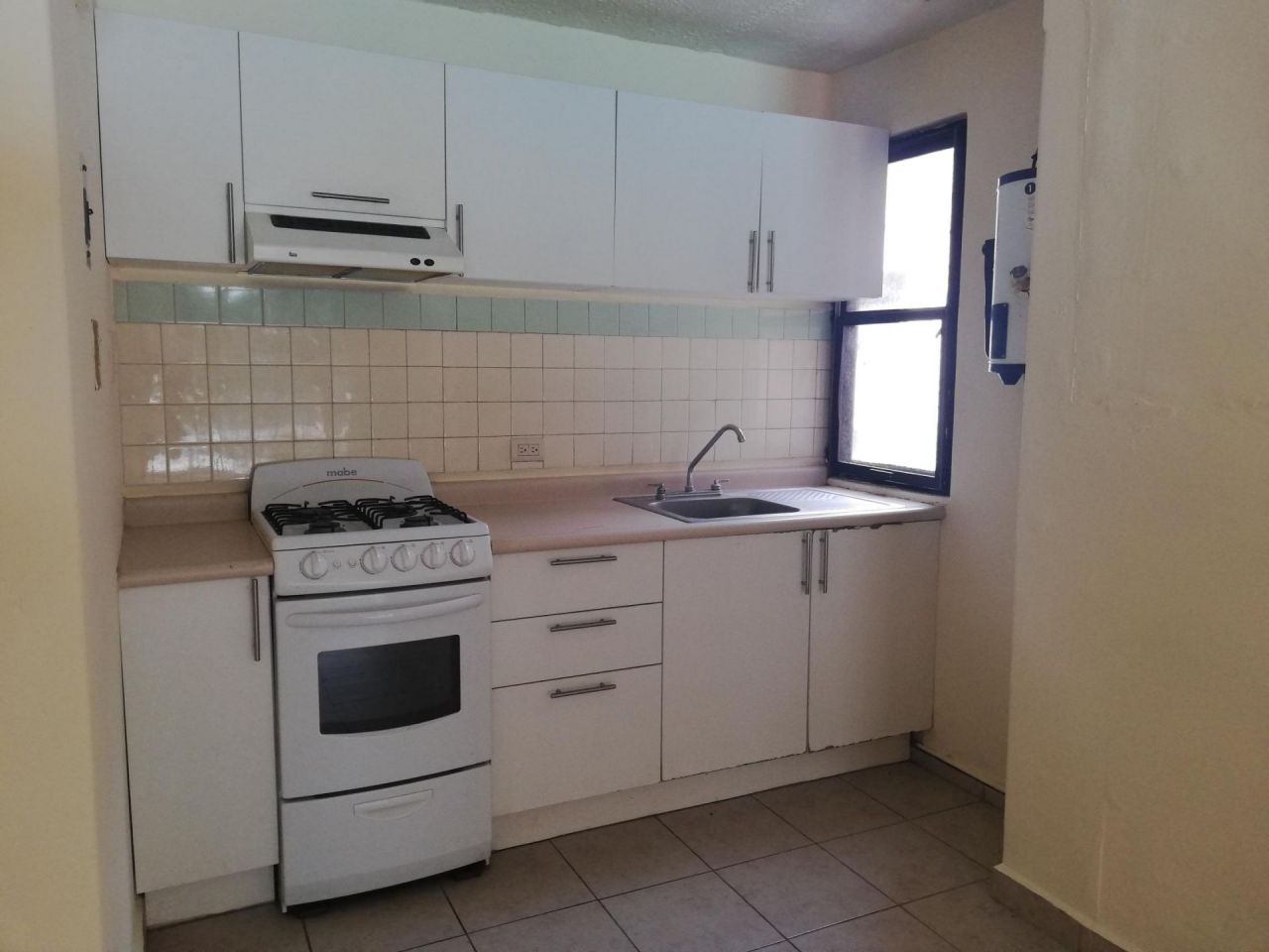 {"esp":"cocina equipada","ing":""}