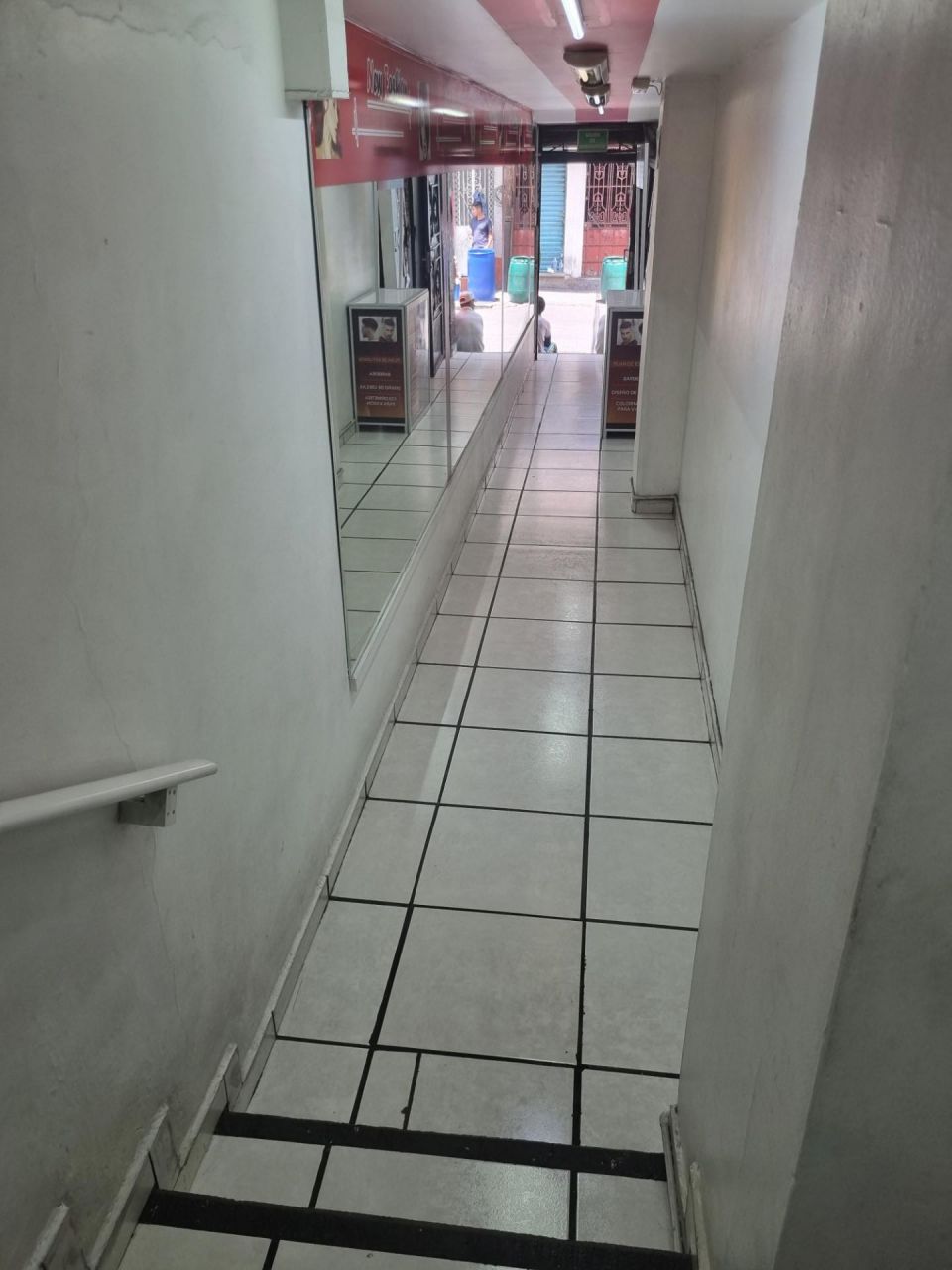 {"esp":"Acceso a Planta Alta.","ing":""}