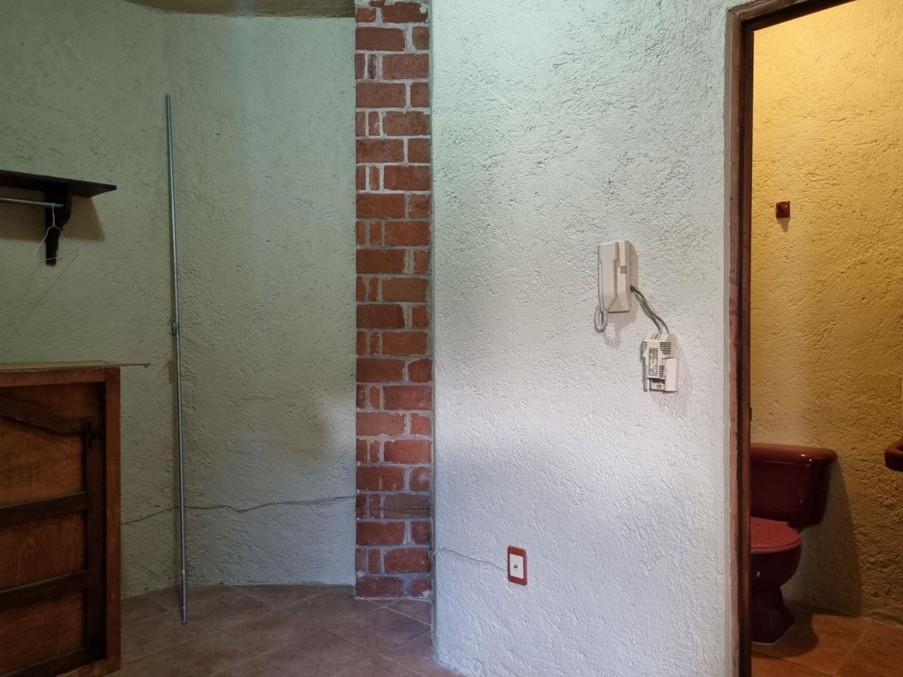{"esp":"Cuarto de Servicio con ba\u00f1o","ing":""}