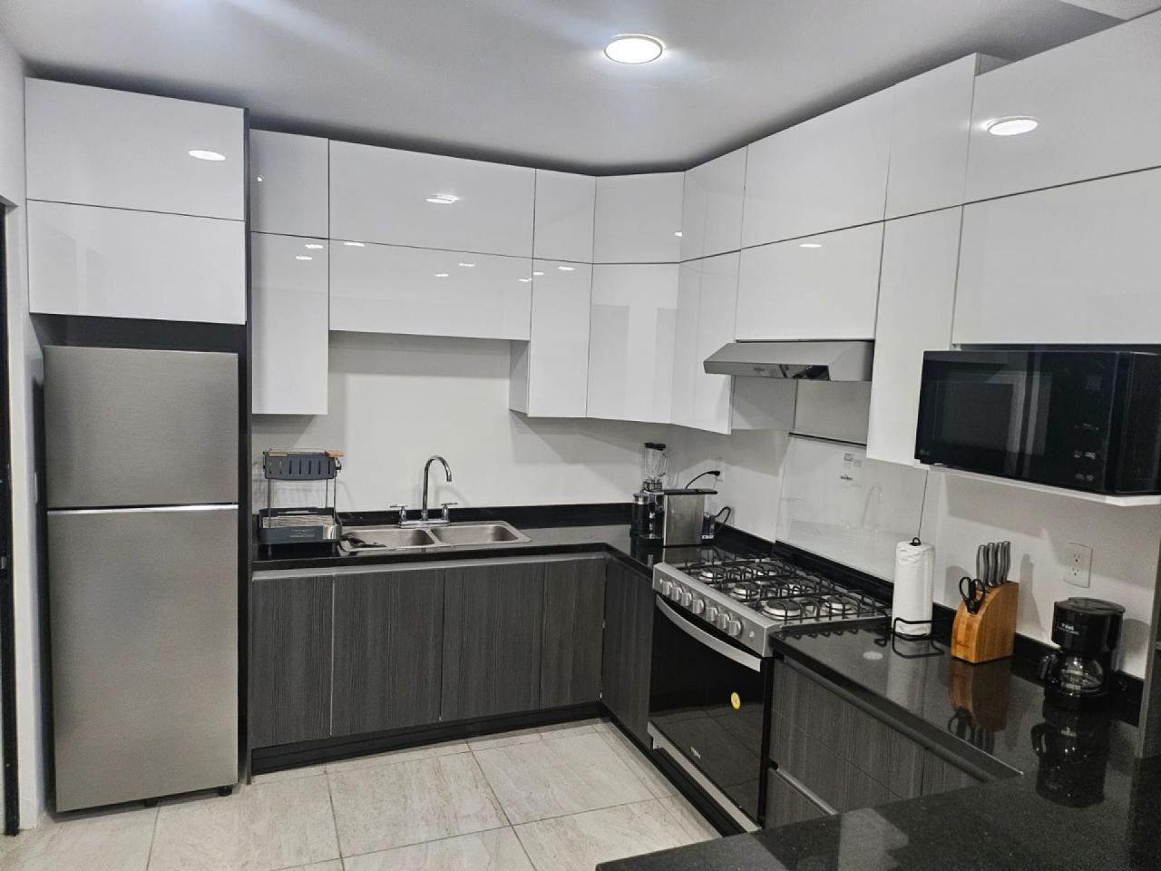 {"esp":"Cocina Equipada","ing":""}