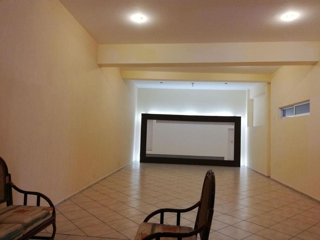 {"esp":"Sala de TV Cine","ing":""}