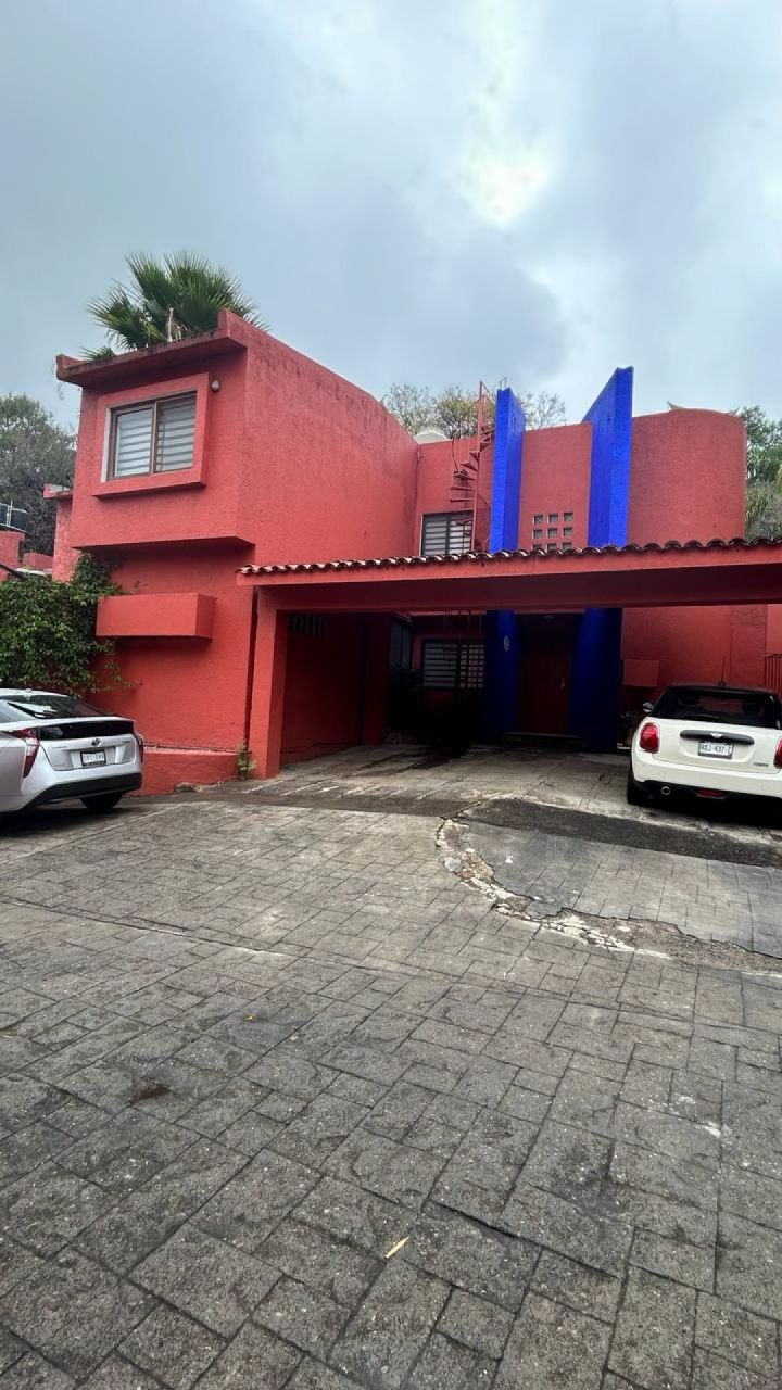 {"esp":"Fachada  Principal","ing":""}