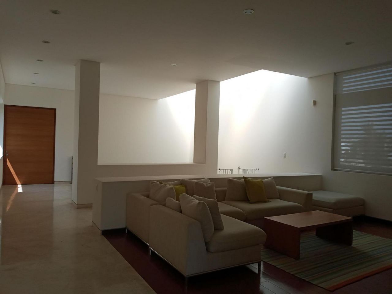 {"esp":"Sala de TV","ing":""}