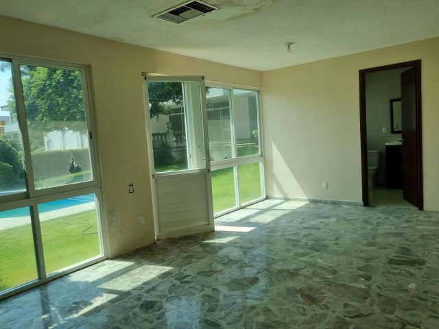 {