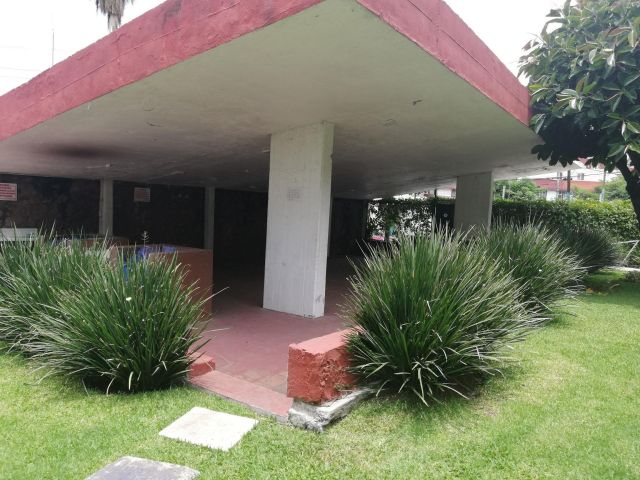 {