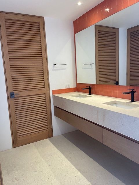 {