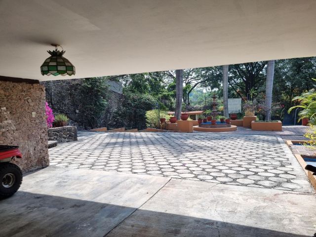 {