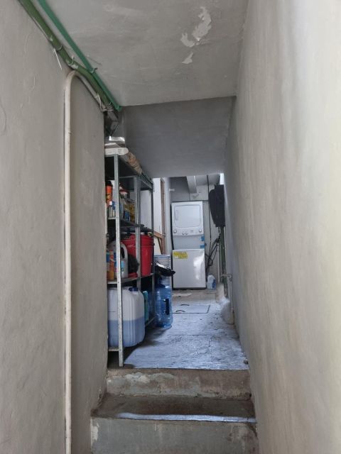 {